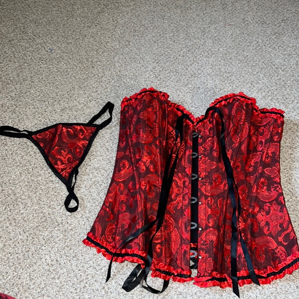 RED AND BLACK COSTUME CORSET+THONG